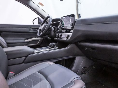 Used 2024 Nissan Pathfinder Platinum w/ Cargo Package image 14