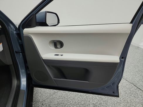 Used 2025 Hyundai Ioniq 5 SEL image 18