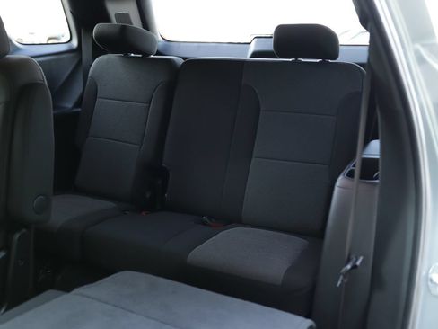 Used 2023 Chevrolet Traverse LT FWD image 28