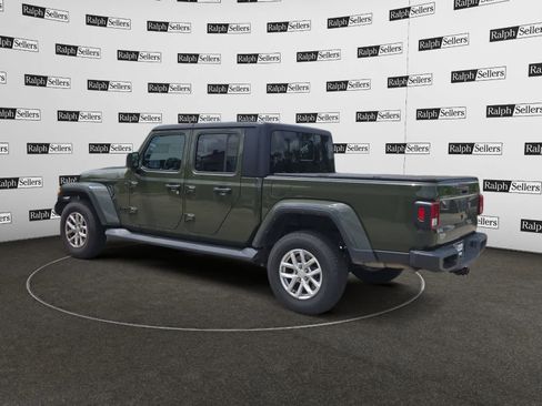 Used 2023 Jeep Gladiator Sport AWD/4WD image 4