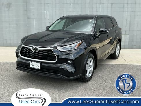 Used 2023 Toyota Highlander LE AWD/4WD image 1