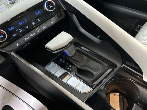 Used 2023 Hyundai Elantra Limited image 18