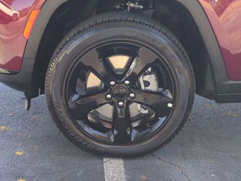 New 2025 Jeep Grand Cherokee L Altitude image 10