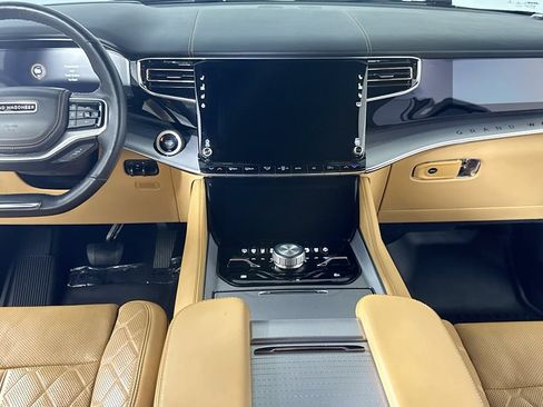 Used 2022 Jeep Grand Wagoneer Series III w/ Rear Seat Video Group 1 AWD/4WD image 21