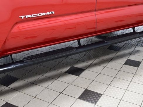 Used 2018 Toyota Tacoma Limited image 23