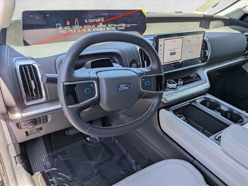 New 2026 Ford Expedition Platinum AWD/4WD image 3