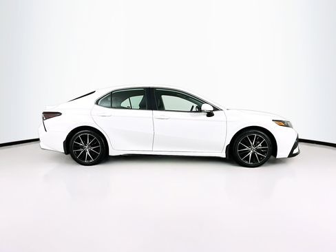 Used 2024 Toyota Camry SE image 10