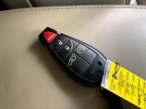 Used 2013 Jeep Grand Cherokee Limited w/ Luxury Group II image 14