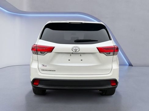 Used 2019 Toyota Highlander LE image 4