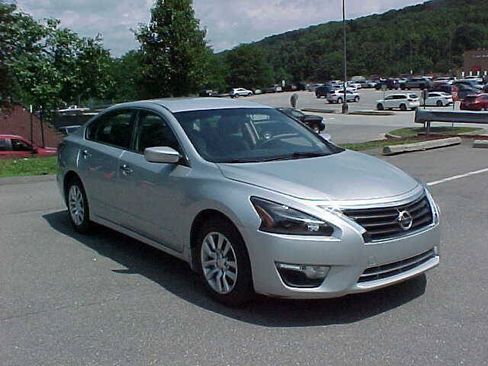 Used 2014 Nissan Altima 2.5 S w/ Display Audio Package FWD image 2