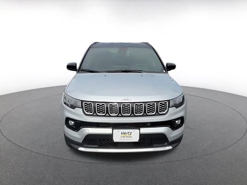 Used 2025 Jeep Compass Limited image 4