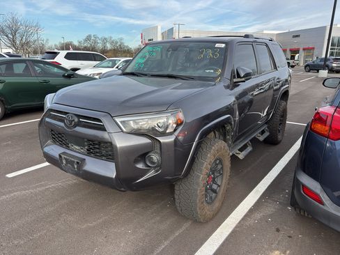 Used 2023 Toyota 4Runner SR5 AWD/4WD image 2