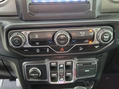 Used 2019 Jeep Wrangler Unlimited Sport S AWD/4WD image 23