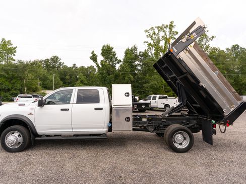 Used 2024 RAM 5500 Tradesman w/ Chrome Appearance Group AWD/4WD image 14