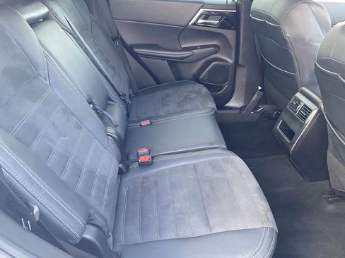 Used 2023 Mitsubishi Outlander SE image 11