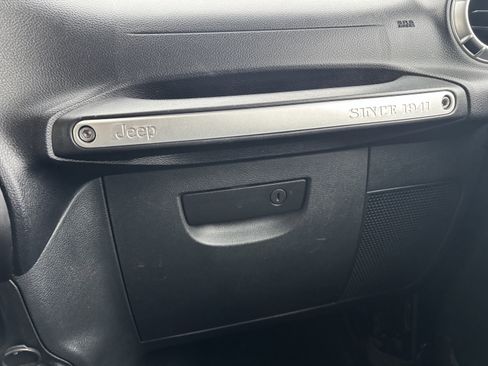 Used 2011 Jeep Wrangler Unlimited Rubicon w/ Dual Top Group image 18