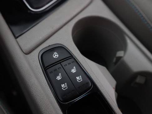 Used 2018 Kia Niro Touring FWD image 12