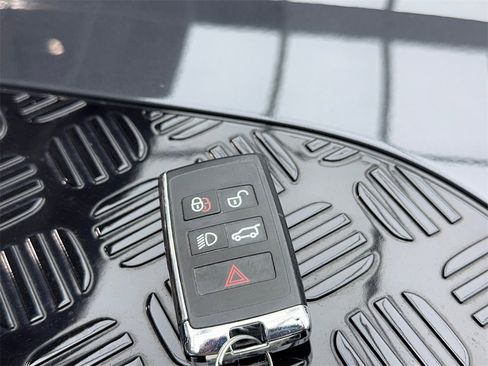 Used 2022 Land Rover Defender 110 SE image 63