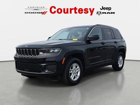 Certified 2023 Jeep Grand Cherokee Laredo w/ Luxury Tech Group I AWD/4WD image 9