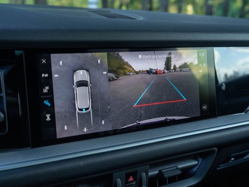 Certified 2025 Porsche Cayenne image 30