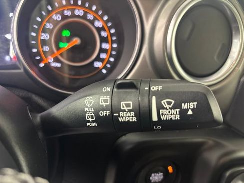 Used 2021 Jeep Wrangler Unlimited Sahara w/ LED Lighting Group AWD/4WD image 8