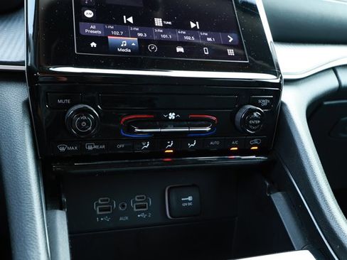 Used 2024 Jeep Grand Cherokee Laredo RWD image 19