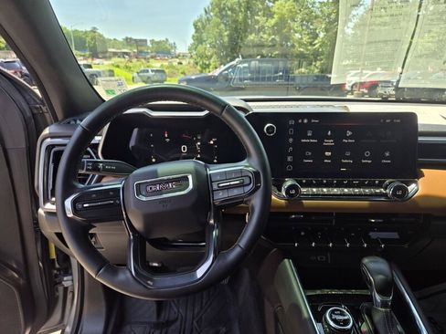 Used 2023 GMC Canyon AT4 w/ AT4 Premium Package AWD/4WD image 9