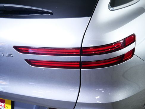 Used 2023 Genesis Electrified GV70 AWD/4WD image 17