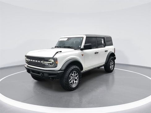 Used 2023 Ford Bronco Badlands image 4