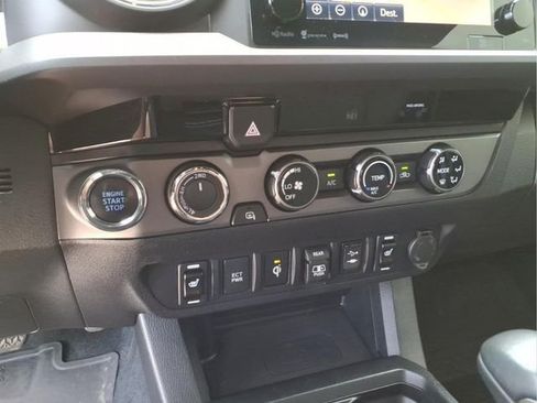 Used 2018 Toyota Tacoma TRD Sport AWD/4WD image 25