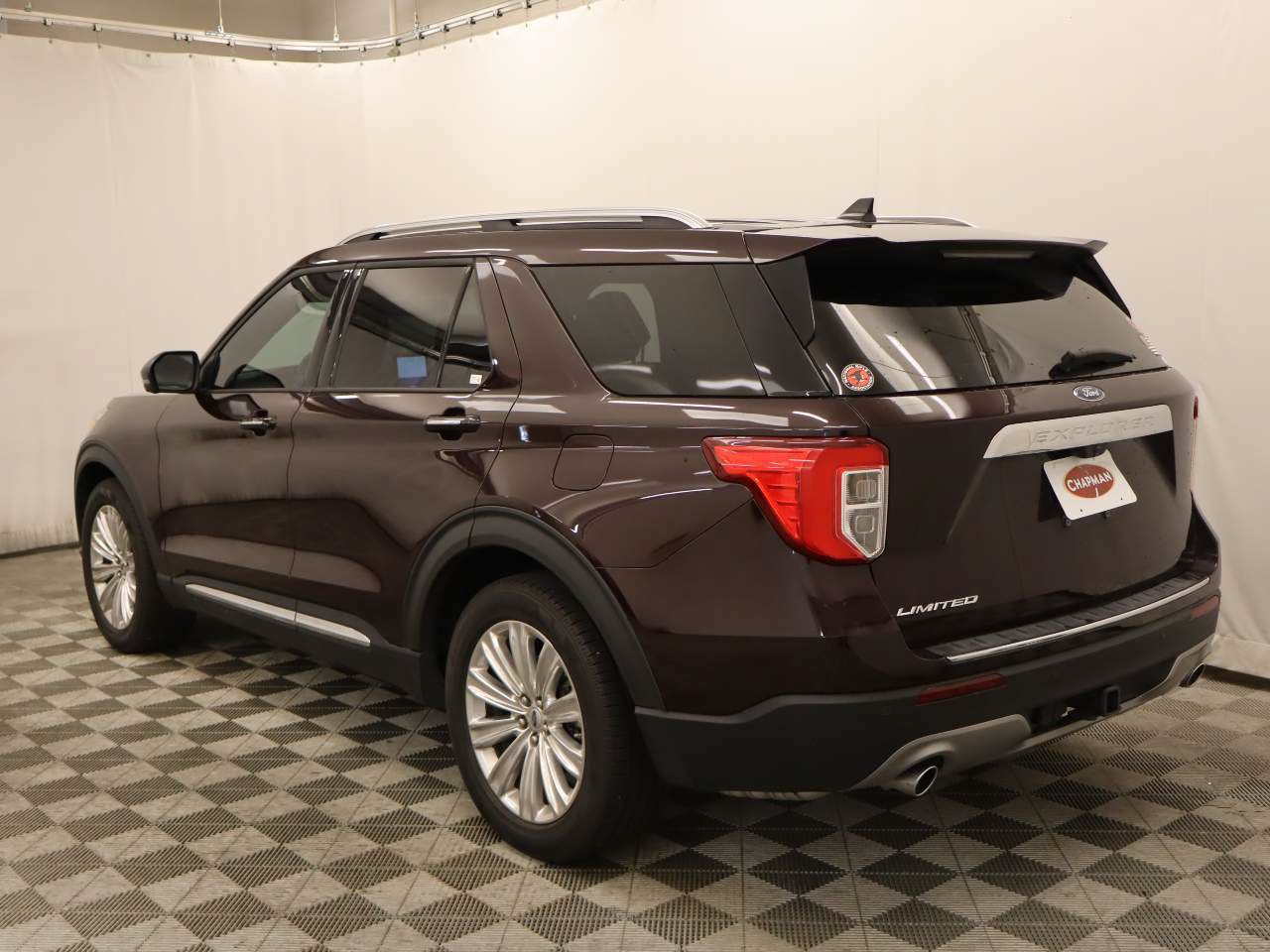 Used 2022 Ford Explorer Limited w/ Limited Technology Package RWD image 3