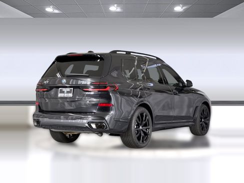 Used 2025 BMW X7 xDrive40i w/ M Sport Package AWD/4WD image 8