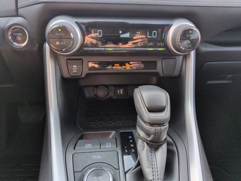 Certified 2025 Toyota RAV4 XLE AWD/4WD image 18