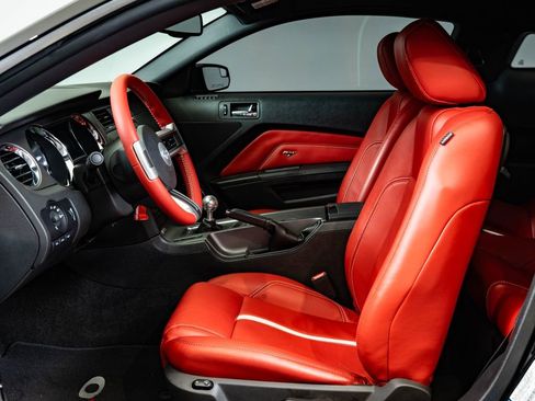 Used 2012 Ford Mustang GT Premium w/ Electronics Pkg RWD image 21