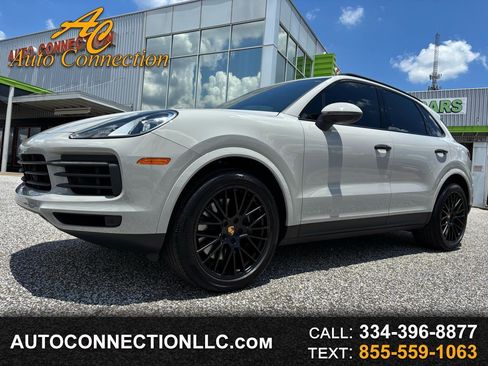 Used 2023 Porsche Cayenne AWD/4WD image 1