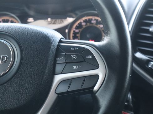 Used 2017 Jeep Cherokee Trailhawk w/ Trailer Tow Group image 16