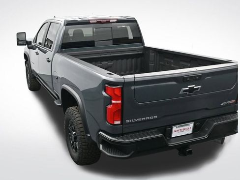 Used 2025 Chevrolet Silverado 2500 ZR2 w/ Technology Package image 27