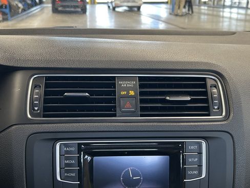 Used 2018 Volkswagen Jetta Wolfsburg Edition image 26