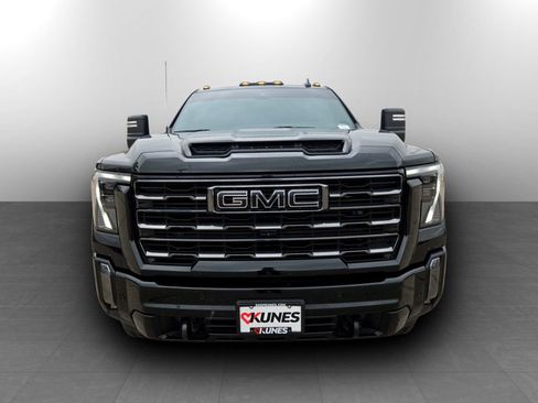 Used 2024 GMC Sierra 2500 AT4 w/ AT4 Premium Plus Package image 4