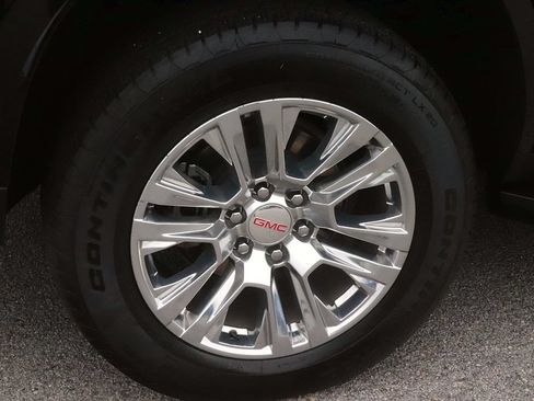 Used 2025 GMC Yukon Denali AWD/4WD image 8