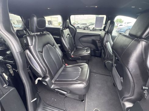 Used 2025 Chrysler Pacifica Select FWD image 14