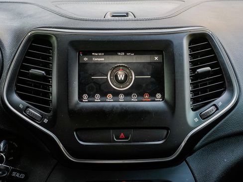 Used 2020 Jeep Cherokee Latitude image 12