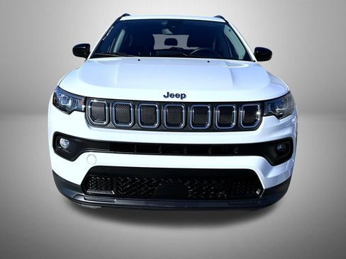 Used 2022 Jeep Compass Latitude image 2