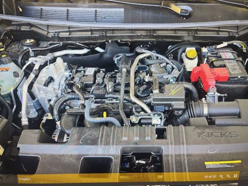 Used 2025 Nissan Kicks SR image 14