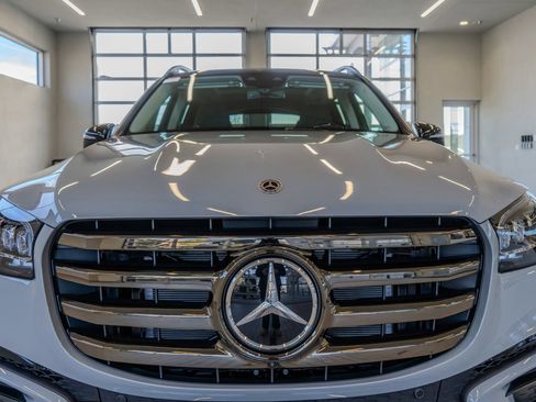 Used 2026 Mercedes-Benz GLS 450 4MATIC image 23