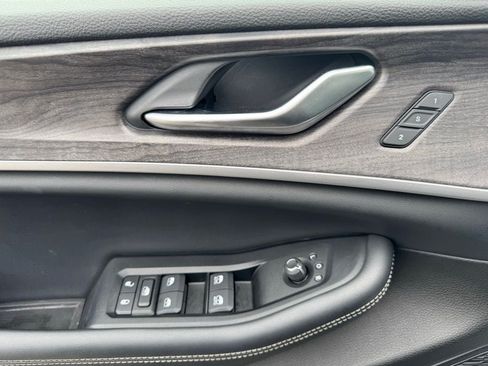 Used 2023 Jeep Grand Cherokee Limited AWD/4WD image 18