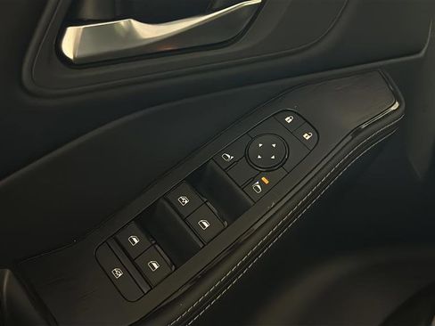 Used 2025 Nissan Rogue SV image 9