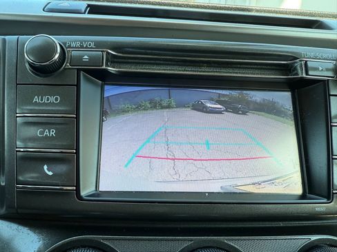 Used 2015 Toyota RAV4 LE image 22