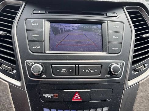 Used 2017 Hyundai Santa Fe Sport FWD image 16