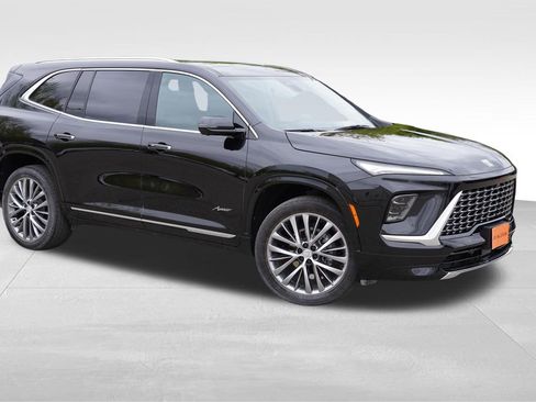 Used 2025 Buick Enclave Avenir AWD/4WD image 2
